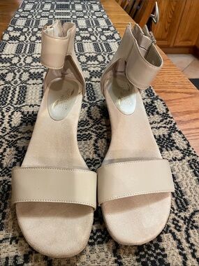 AEROSOLES Women's Beige Ankle-Cuff Sandals